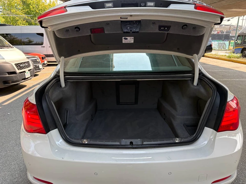 2010 BMW Alpina - Image 22 of 22