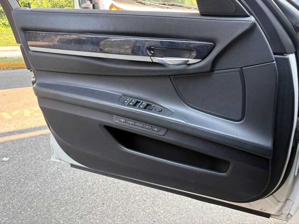 2010 BMW Alpina - Image 15 of 22