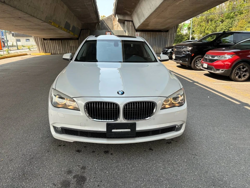 2010 BMW Alpina - Image 2 of 22