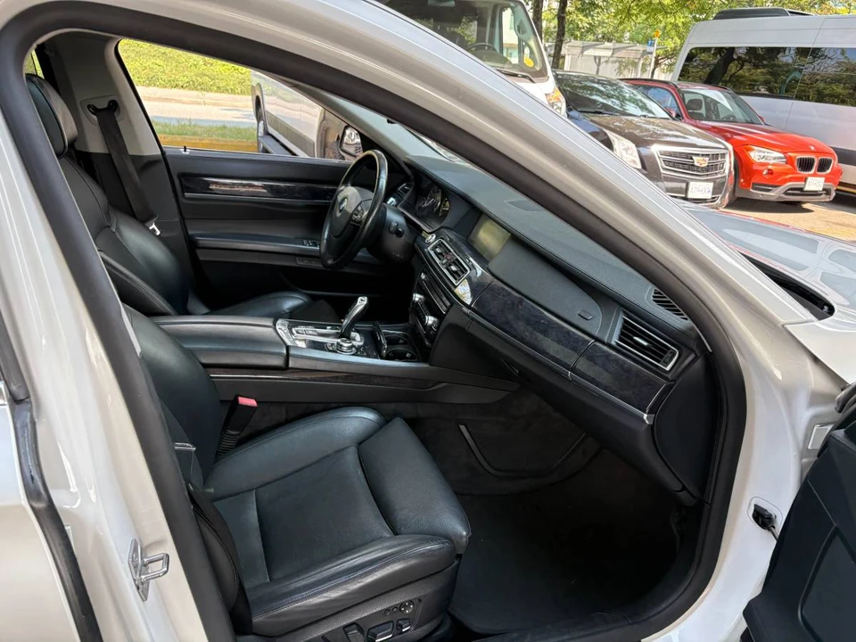 2010 BMW Alpina - Image 19 of 22