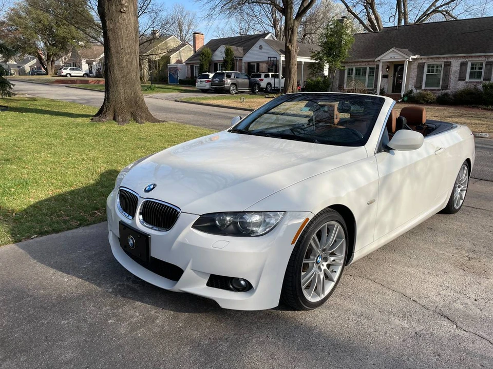 2010 BMW E93 335i Convertible - Image 3 of 3
