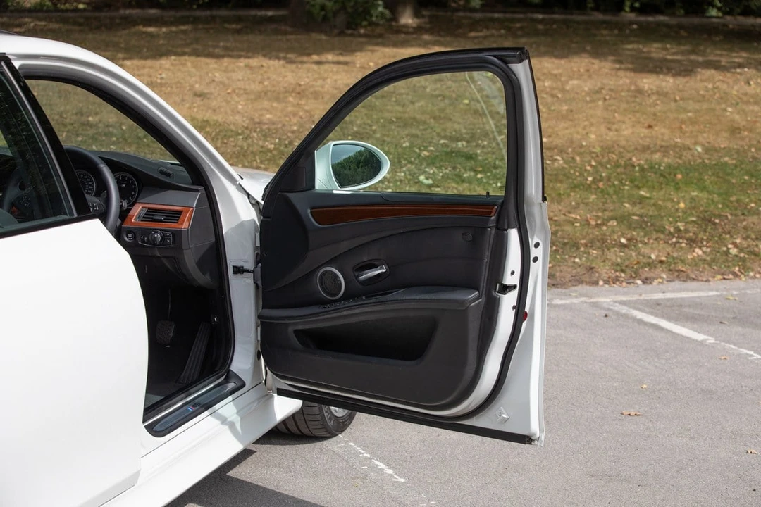 2010 BMW E60 M5 - Image 25 of 30