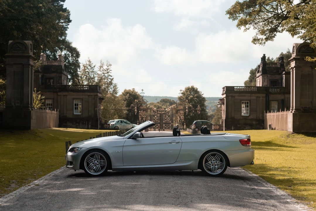 2010 BMW E93 335i Convertible - Image 10 of 31