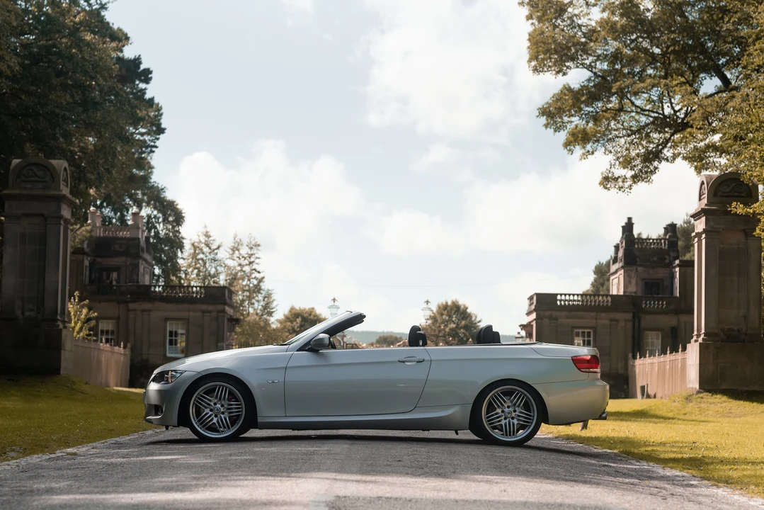 2010 BMW E93 335i Convertible - Image 11 of 31