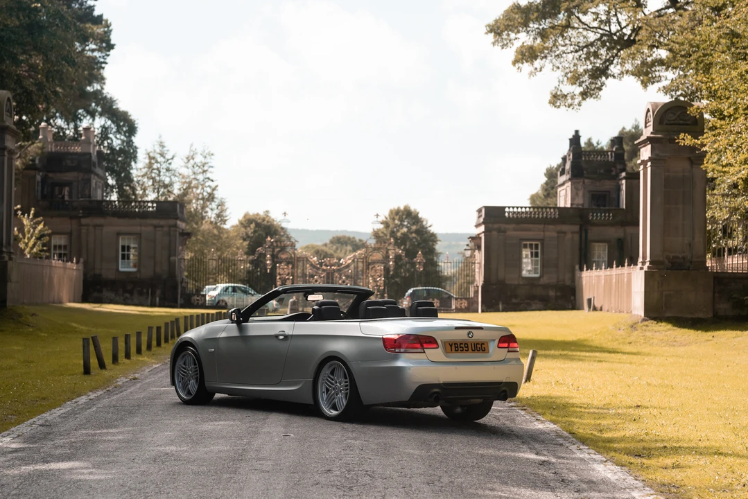 2010 BMW E93 335i Convertible - Image 14 of 31