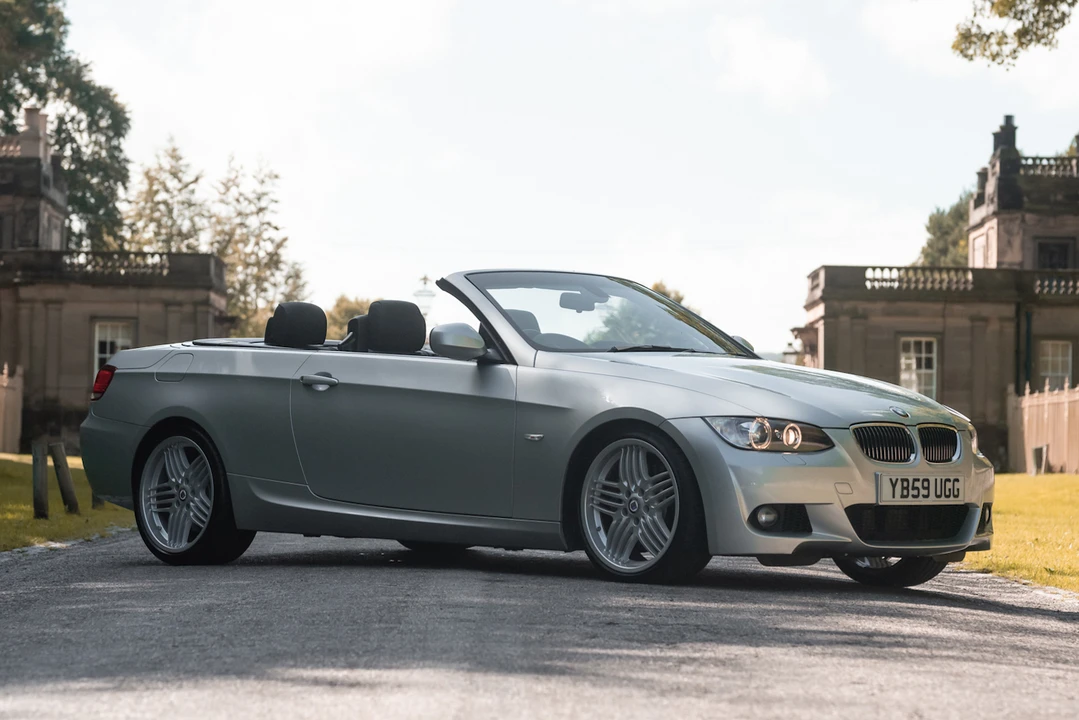 2010 BMW E93 335i Convertible - Image 2 of 31