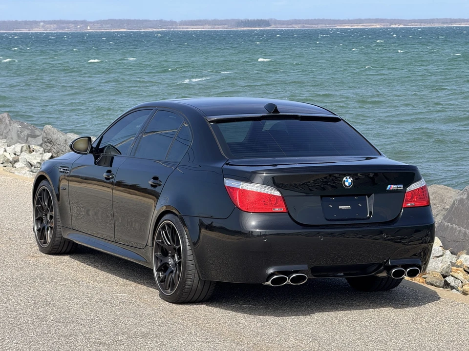 2010 BMW E60 M5 - Image 17 of 31
