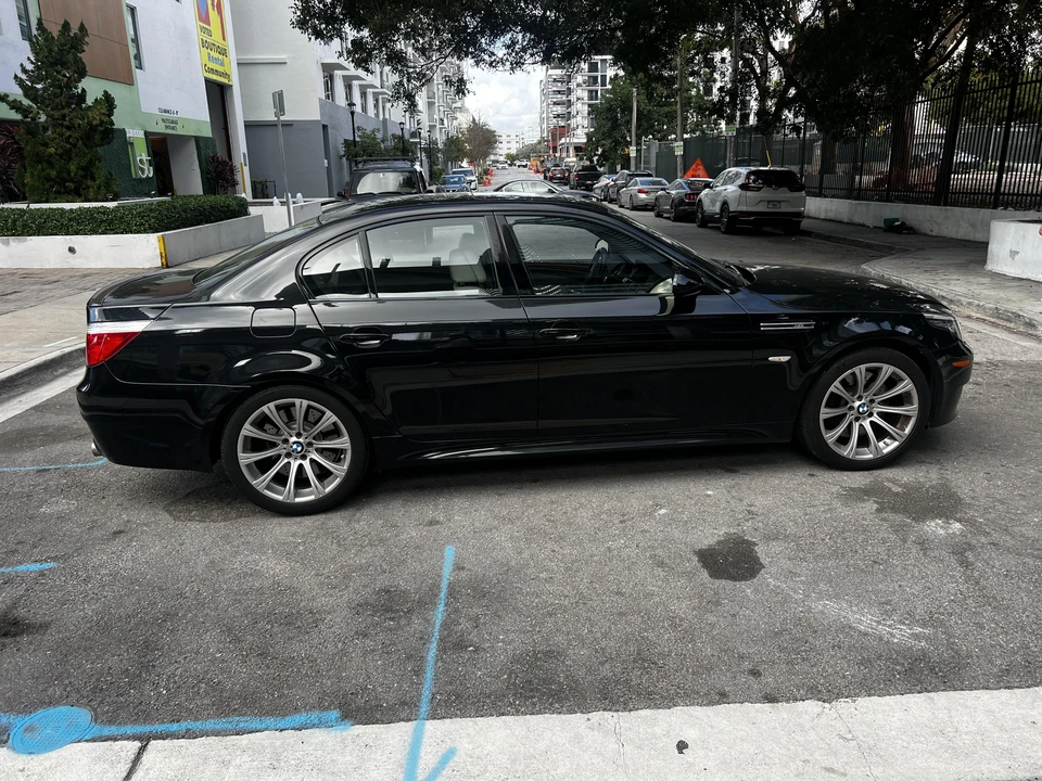 2010 BMW E60 M5 - Image 17 of 31