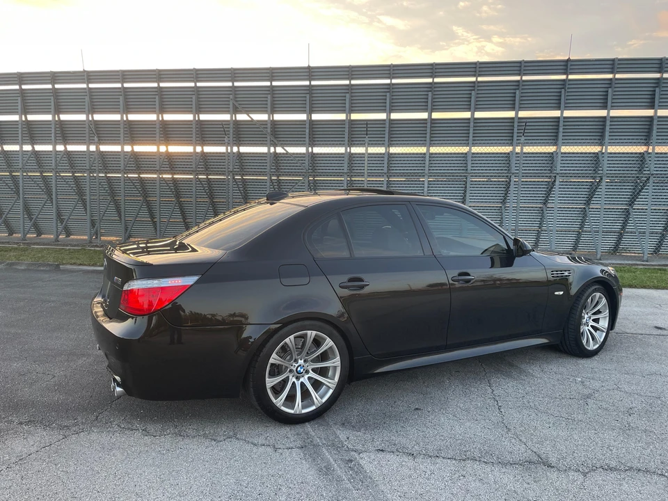 2010 BMW E60 M5 - Image 24 of 31