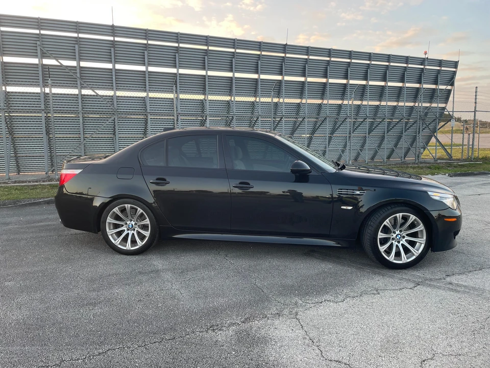 2010 BMW E60 M5 - Image 25 of 31
