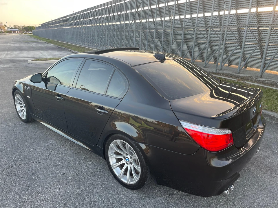 2010 BMW E60 M5 - Image 17 of 31