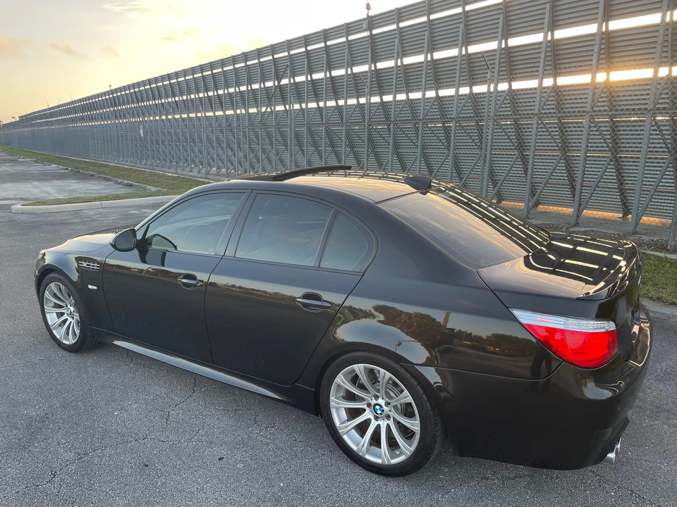 2010 BMW E60 M5 - Image 15 of 31