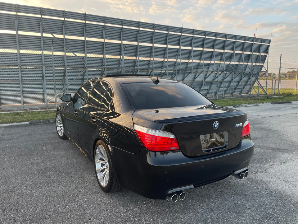 2010 BMW E60 M5 - Image 18 of 31