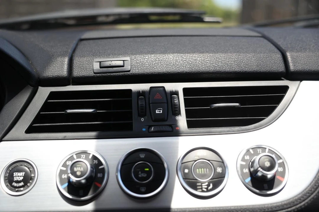 2010 BMW - Image 30 of 31