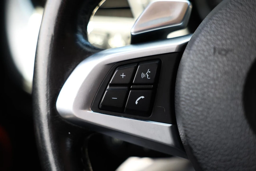 2010 BMW - Image 20 of 31