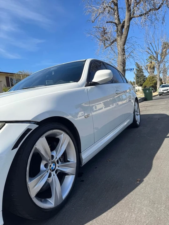 2010 BMW E90 3 Series Sedan - Image 13 of 14