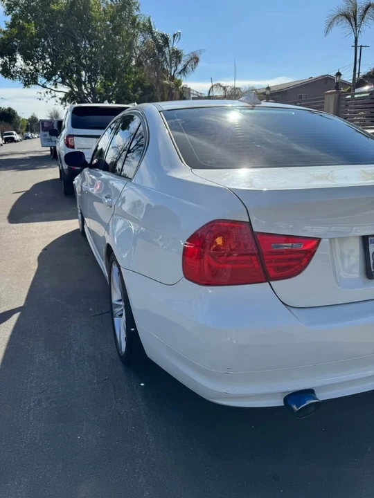 2010 BMW E90 3 Series Sedan - Image 4 of 14