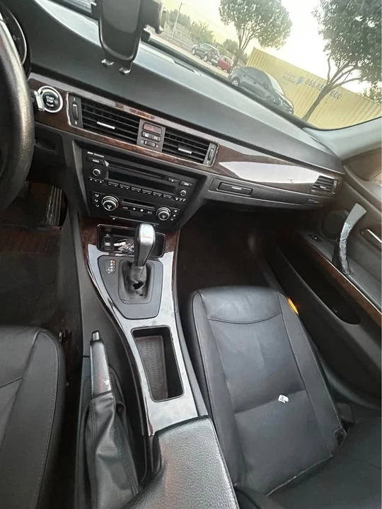 2010 BMW E90 3 Series Sedan - Image 7 of 10