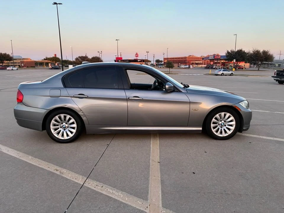 2010 BMW E90 3 Series Sedan - Image 4 of 10