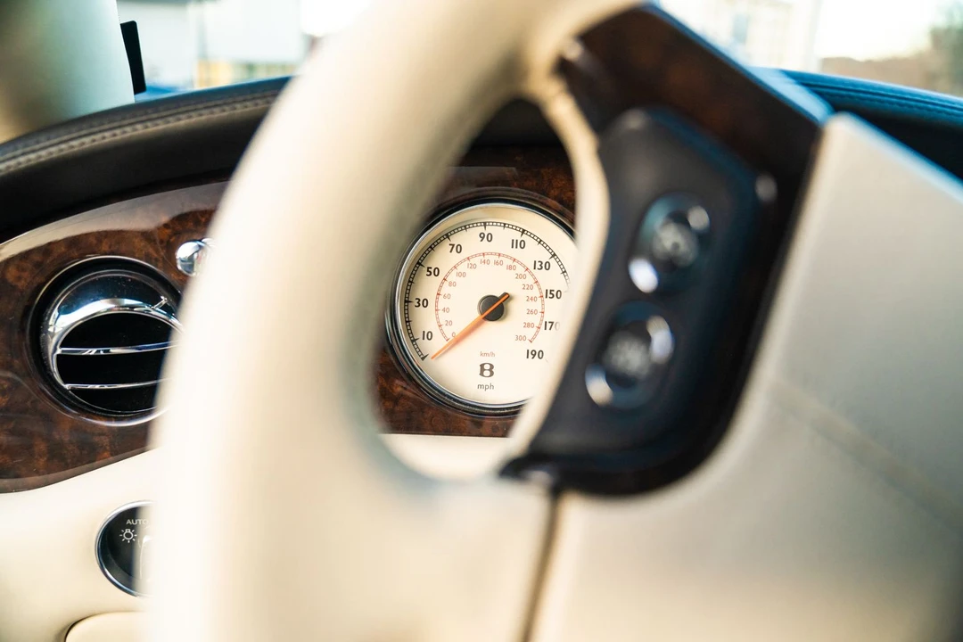 2010 Bentley Azure 2nd Gen - Image 11 of 31