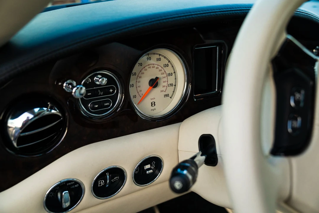 2010 Bentley Azure 2nd Gen - Image 18 of 31