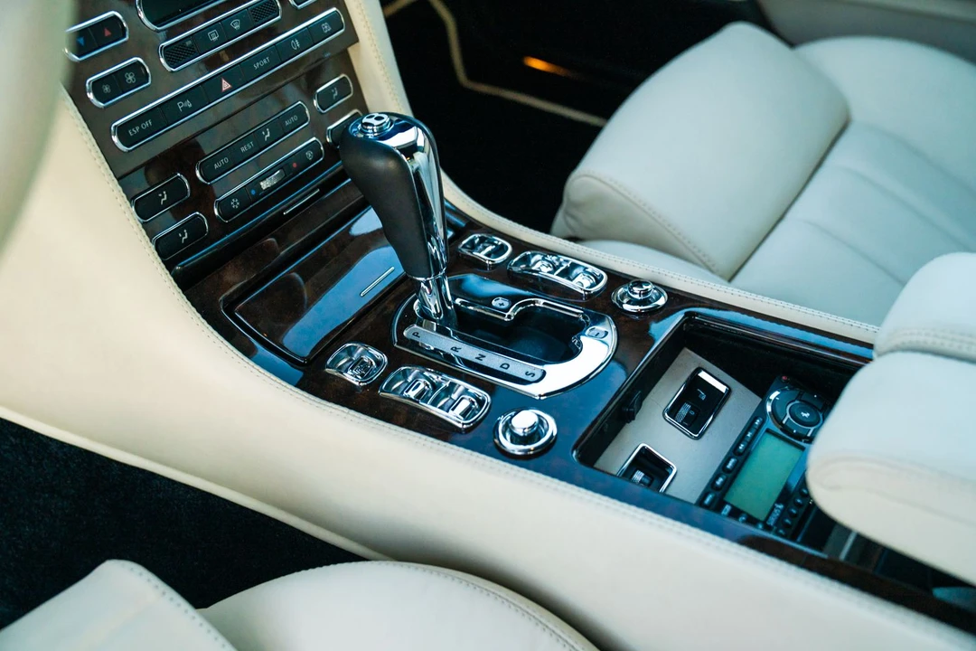 2010 Bentley Azure 2nd Gen - Image 17 of 31