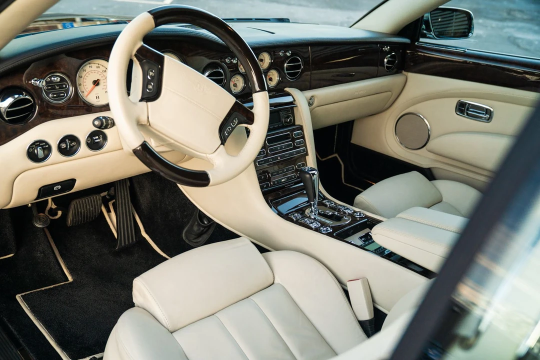 2010 Bentley Azure 2nd Gen - Image 8 of 31