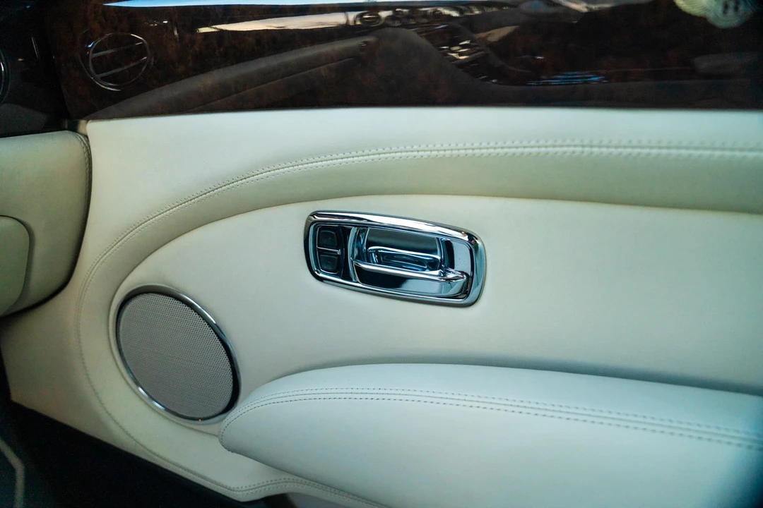 2010 Bentley Azure 2nd Gen - Image 13 of 31