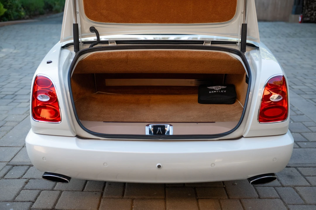 2010 Bentley Azure 2nd Gen - Image 29 of 31