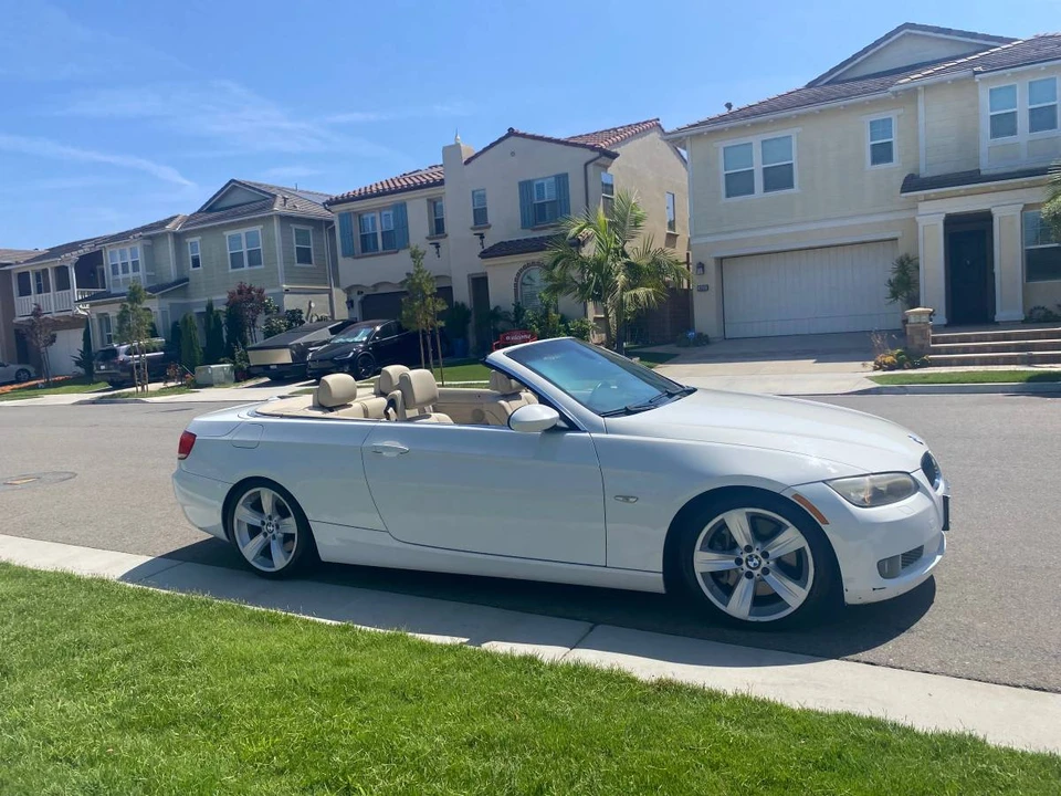 2010 BMW E93 335i Convertible - Image 8 of 11