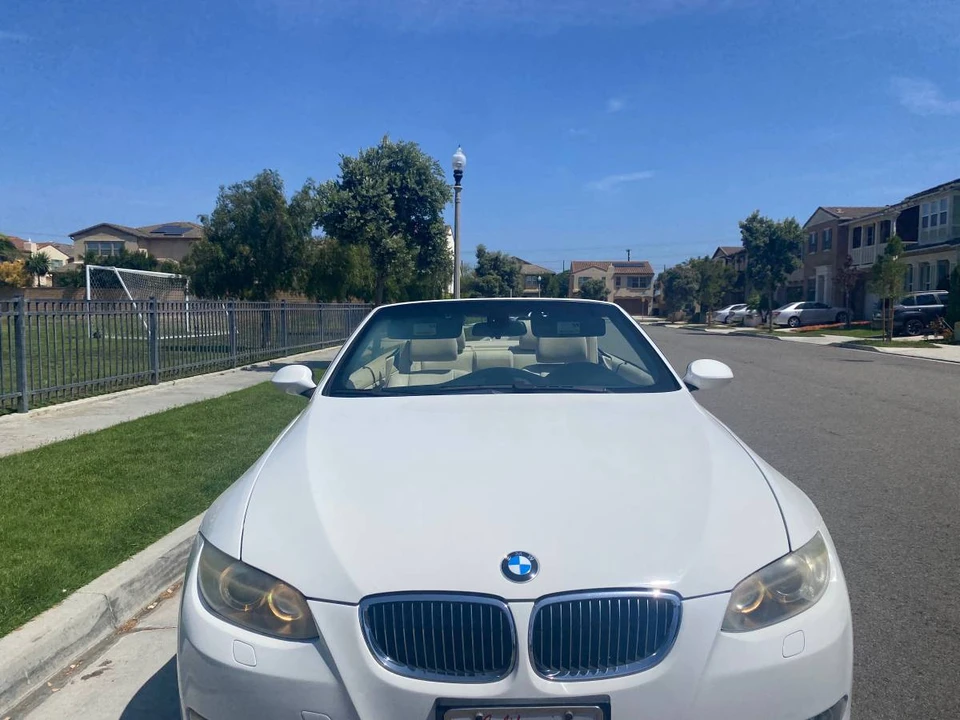 2010 BMW E93 335i Convertible - Image 10 of 11