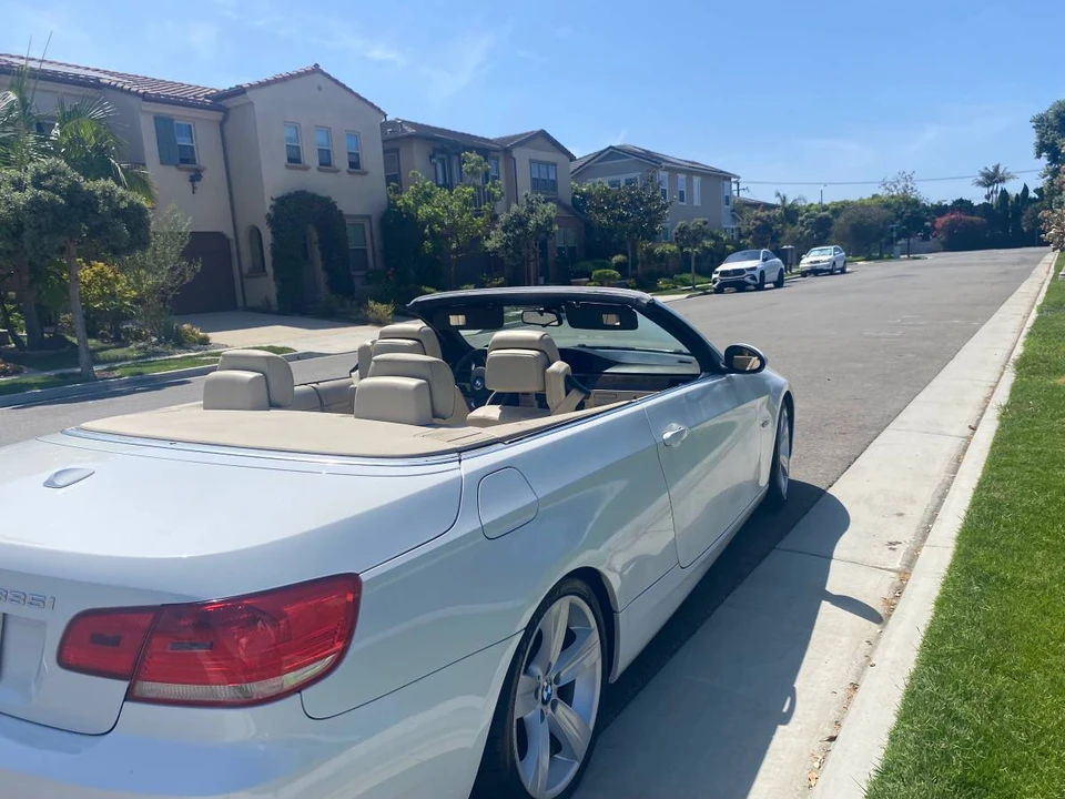 2010 BMW E93 335i Convertible - Image 5 of 11