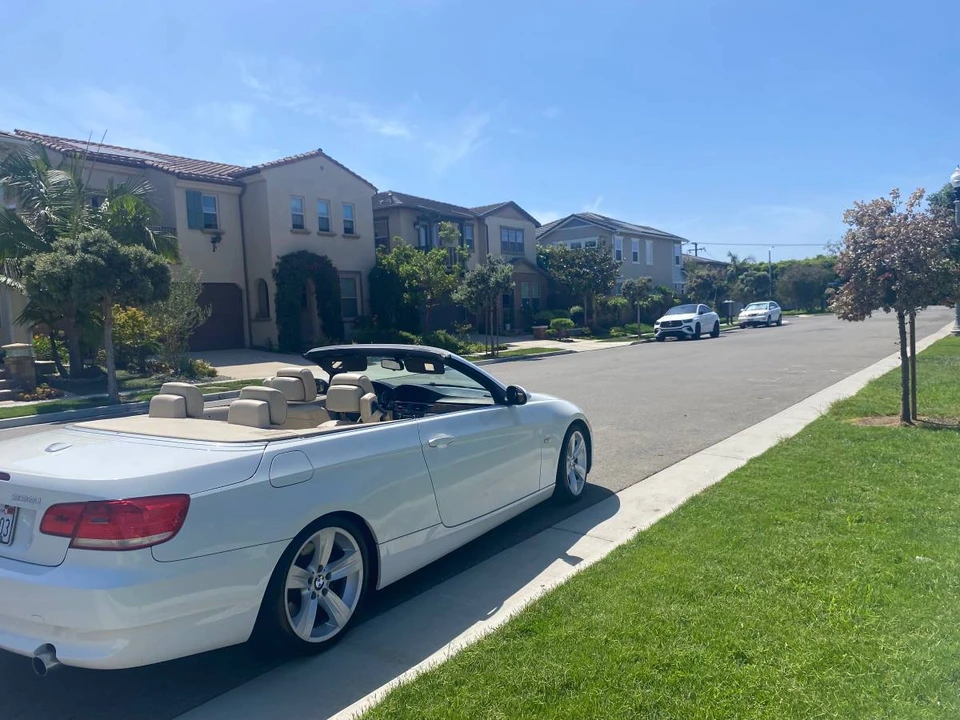 2010 BMW E93 335i Convertible - Image 6 of 11