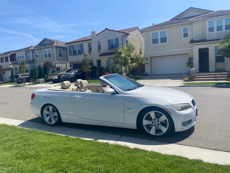 2010 BMW E93 335i Convertible - Image 9 of 11