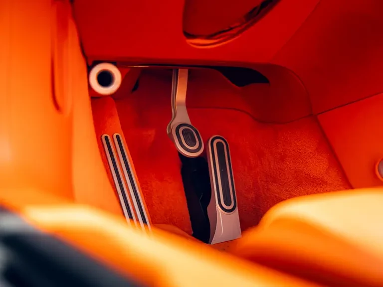 2010 Bugatti Veyron Grand Sport - Image 16 of 31