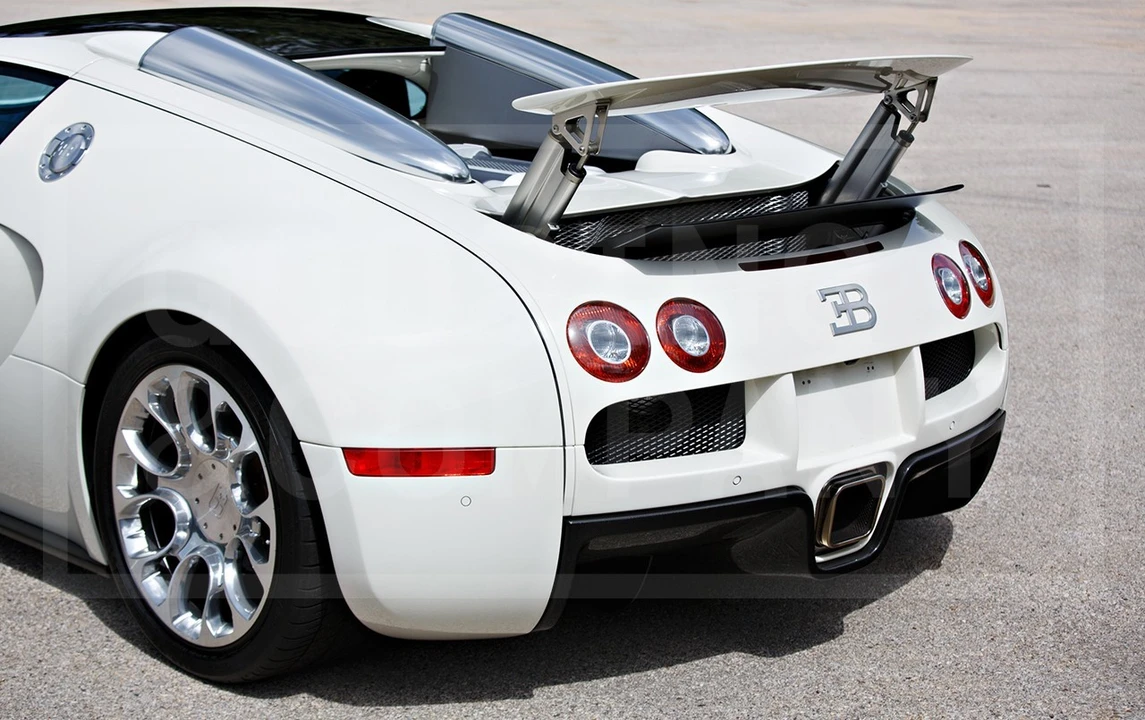 2010 Bugatti Veyron Grand Sport - Image 17 of 24