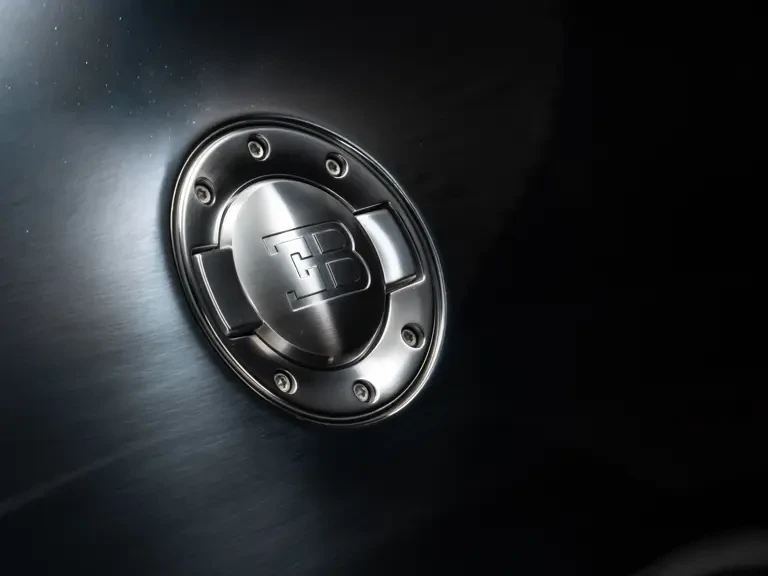 2010 Bugatti Veyron - Image 31 of 31