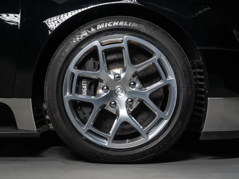2010 Bugatti Veyron - Image 30 of 31