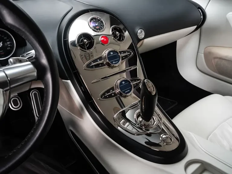 2010 Bugatti Veyron - Image 12 of 31