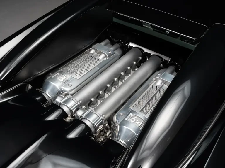 2010 Bugatti Veyron - Image 4 of 31