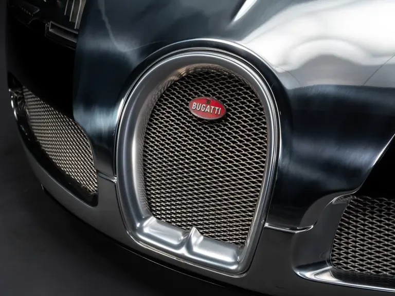 2010 Bugatti Veyron - Image 7 of 31