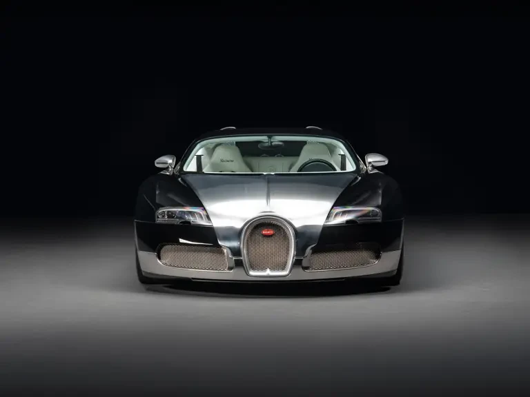 2010 Bugatti Veyron - Image 8 of 31