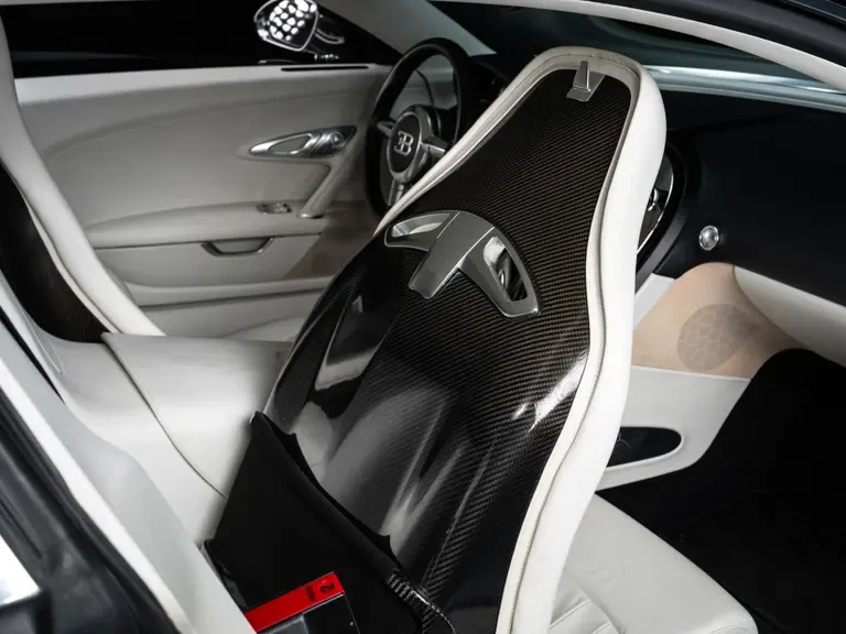 2010 Bugatti Veyron - Image 24 of 31