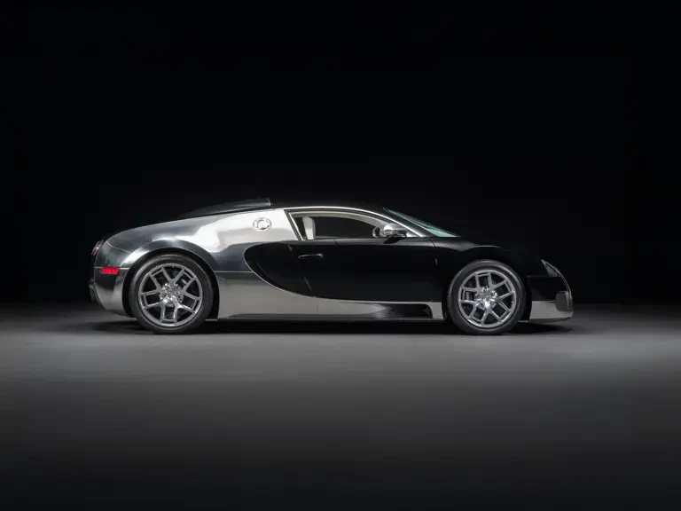 2010 Bugatti Veyron - Image 6 of 31