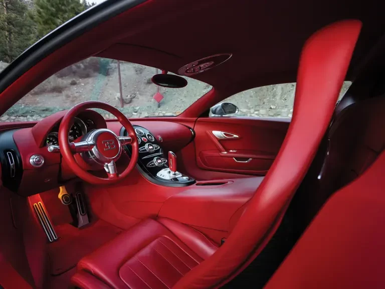 2010 Bugatti Veyron - Image 5 of 31