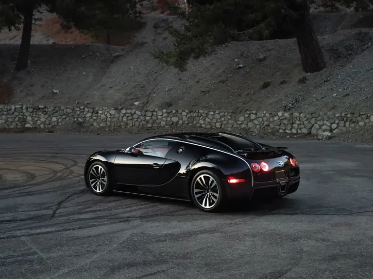 2010 Bugatti Veyron - Image 3 of 31