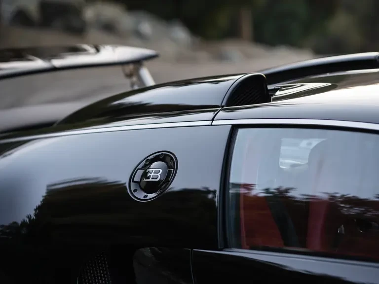 2010 Bugatti Veyron - Image 28 of 31
