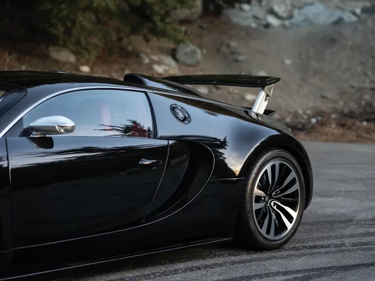 2010 Bugatti Veyron - Image 29 of 31