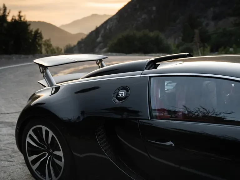 2010 Bugatti Veyron - Image 27 of 31