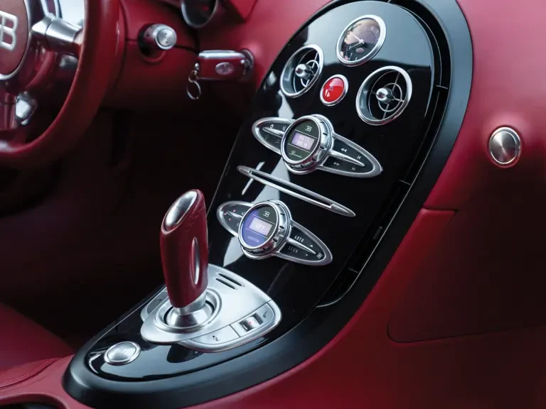 2010 Bugatti Veyron - Image 15 of 31